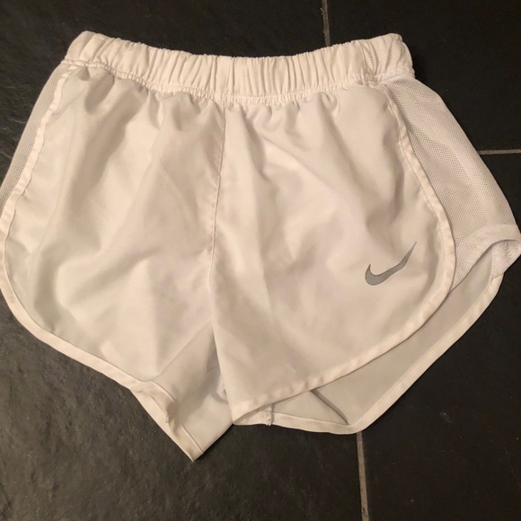 New Nike white shorts - comfortable and breathable - Picture 1 of 5
